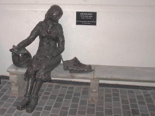 [Eleanor Rigby statue]